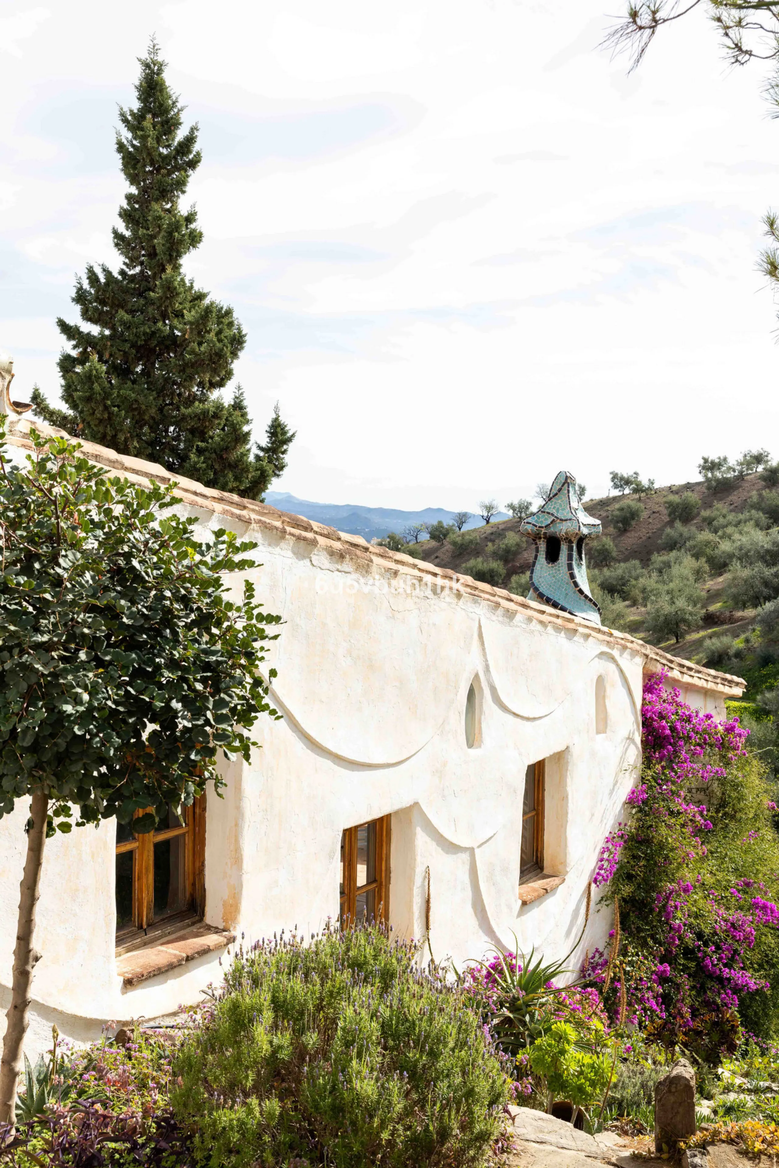 A very rare opportunity to purchase  a complete private village of 14 townhouses situated in what was once a functioning white countryside hamlet overlooking the lake with a lovely cobbled street leading to each house. These beautiful rustic style houses 