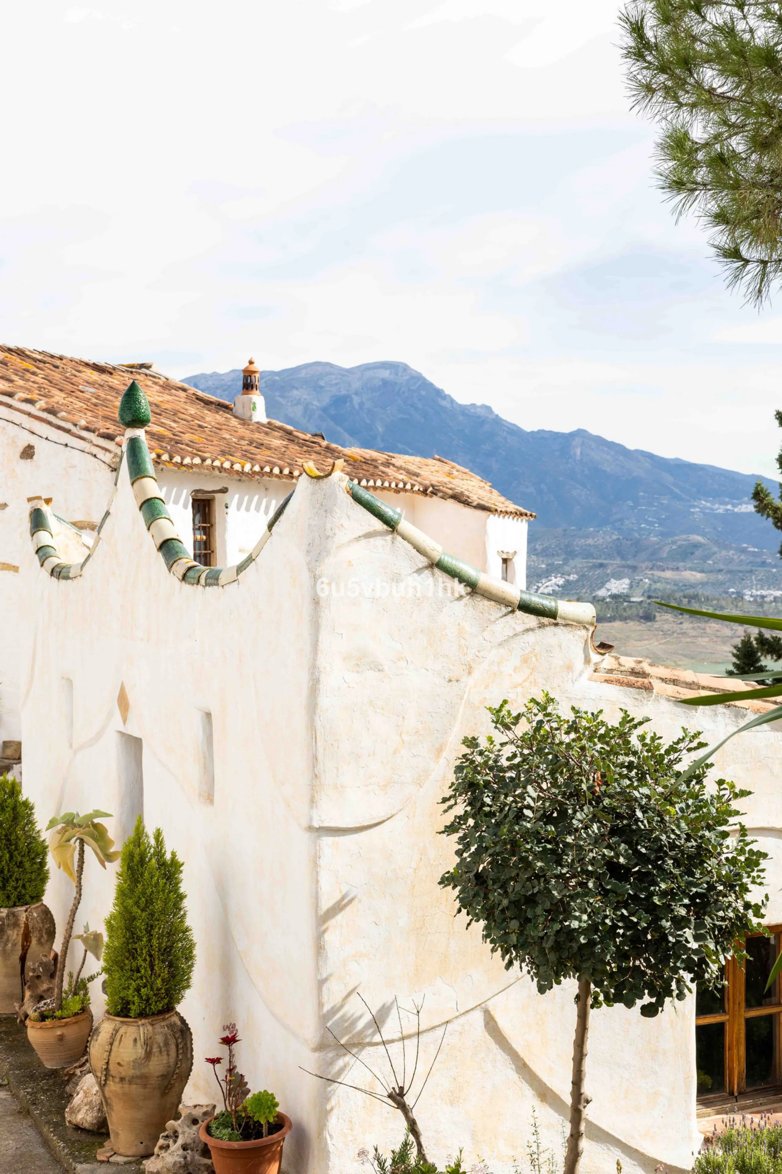 A very rare opportunity to purchase  a complete private village of 14 townhouses situated in what was once a functioning white countryside hamlet overlooking the lake with a lovely cobbled street leading to each house. These beautiful rustic style houses 