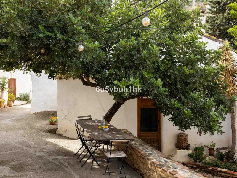 A very rare opportunity to purchase  a complete private village of 14 townhouses situated in what was once a functioning white countryside hamlet overlooking the lake with a lovely cobbled street leading to each house. These beautiful rustic style houses 