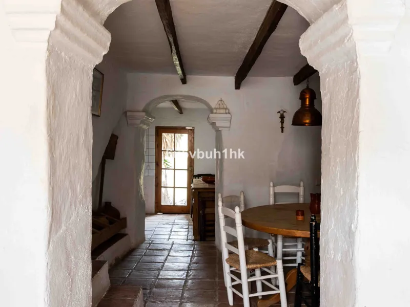 A very rare opportunity to purchase  a complete private village of 14 townhouses situated in what was once a functioning white countryside hamlet overlooking the lake with a lovely cobbled street leading to each house. These beautiful rustic style houses 