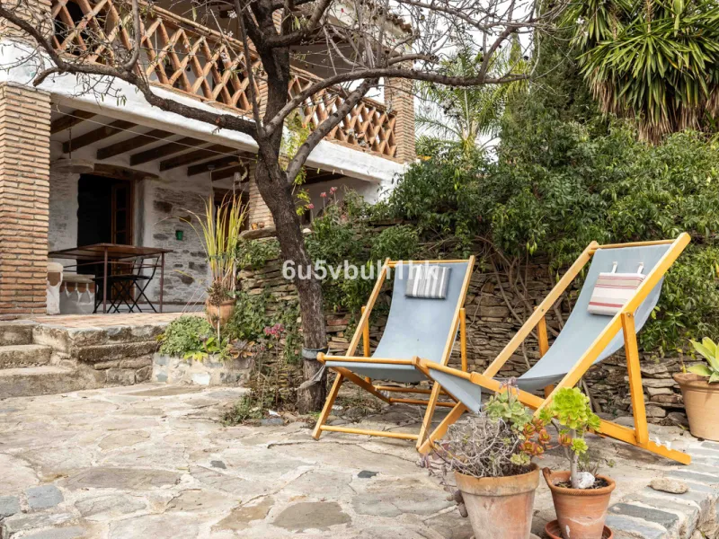 A very rare opportunity to purchase  a complete private village of 14 townhouses situated in what was once a functioning white countryside hamlet overlooking the lake with a lovely cobbled street leading to each house. These beautiful rustic style houses 