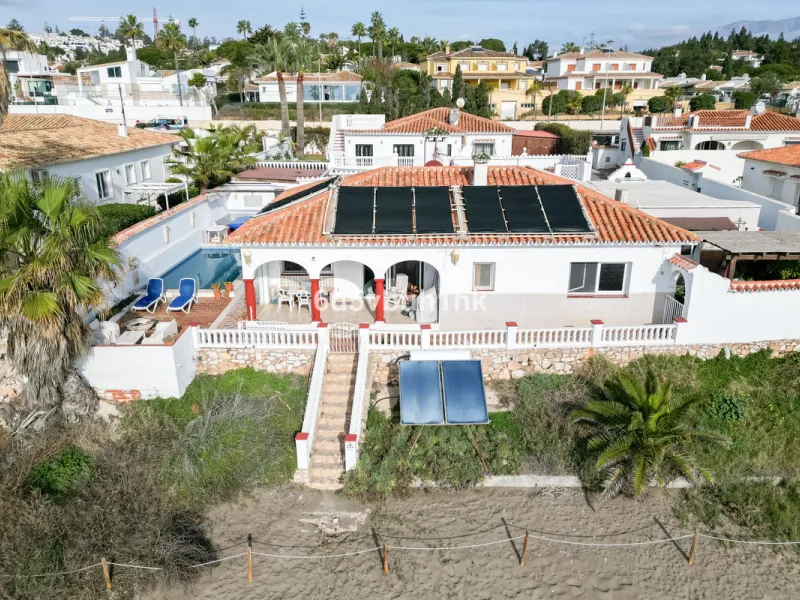 House - Detached Villa в продаже в Mijas, Málaga. В доме 4 спален и 4 ванных комнат. Площадь дома 315 м². Площадь участка 577 м²