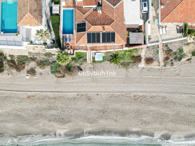House - Detached Villa в продаже в Mijas, Málaga. В доме 4 спален и 4 ванных комнат. Площадь дома 315 м². Площадь участка 577 м²