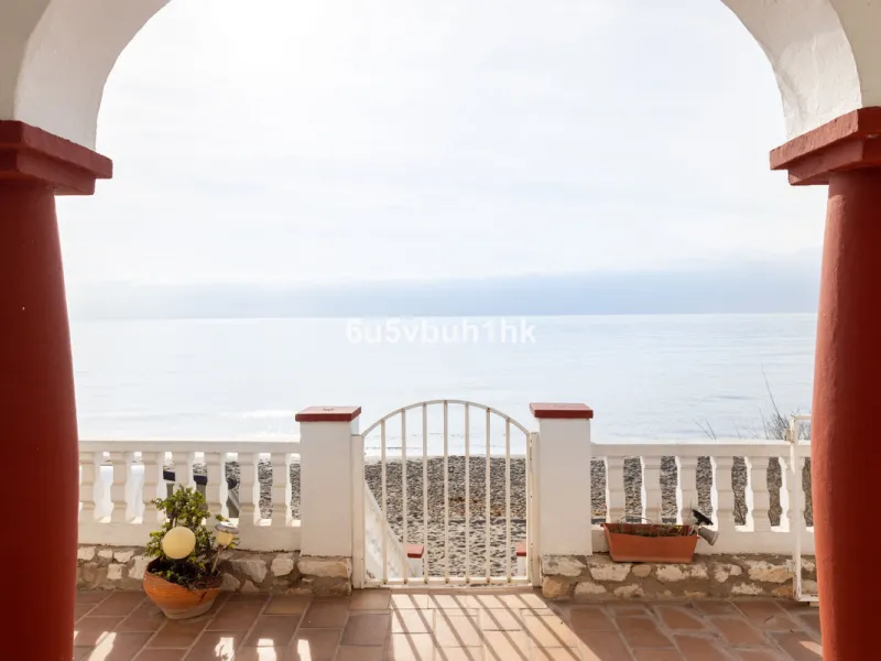 House - Detached Villa в продаже в Mijas, Málaga. В доме 4 спален и 4 ванных комнат. Площадь дома 315 м². Площадь участка 577 м²