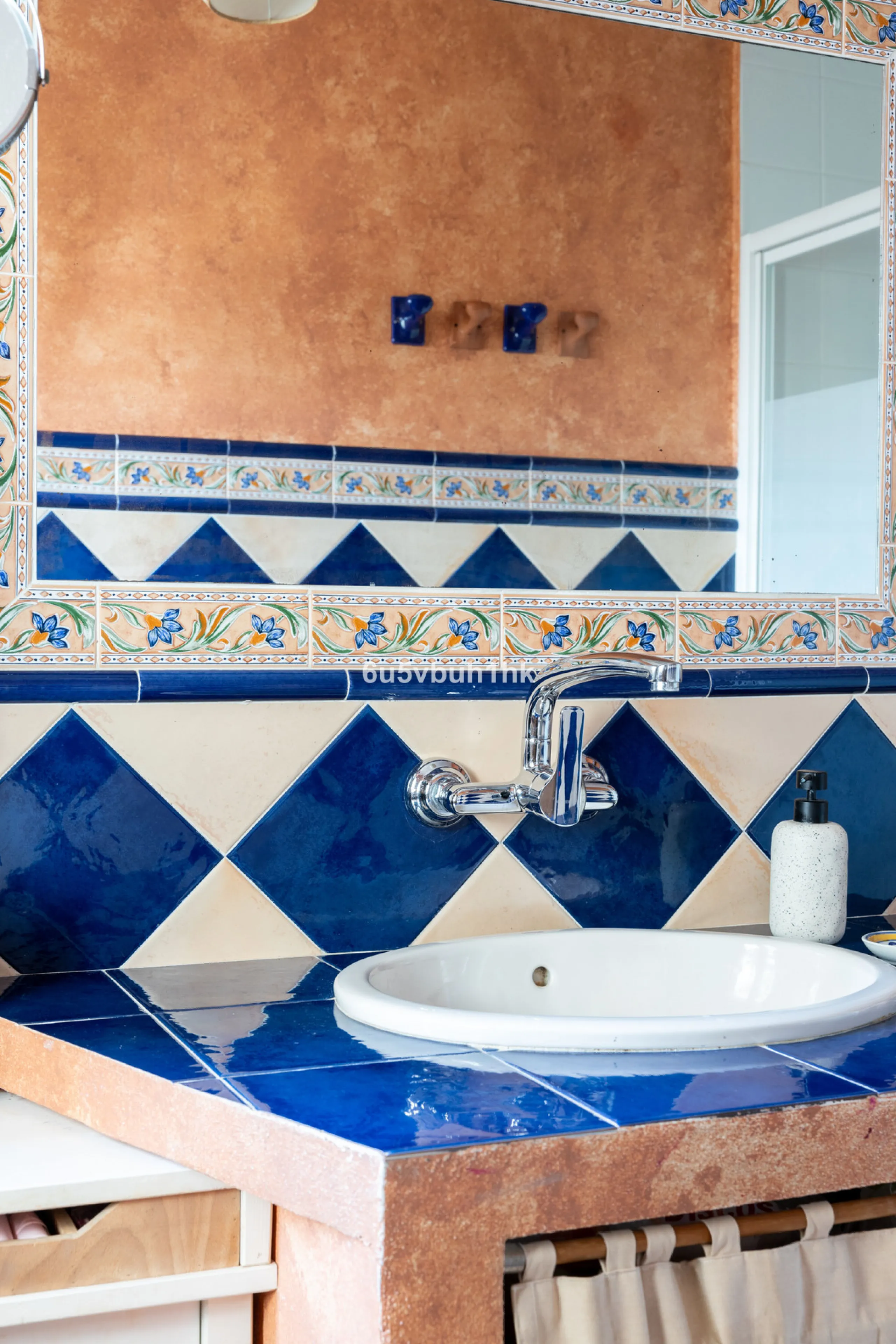 House - Detached Villa в продаже в Mijas, Málaga. В доме 4 спален и 4 ванных комнат. Площадь дома 315 м². Площадь участка 577 м²