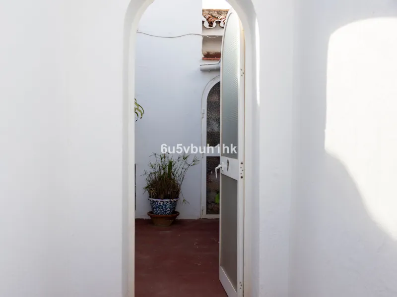 House - Detached Villa в продаже в Mijas, Málaga. В доме 4 спален и 4 ванных комнат. Площадь дома 315 м². Площадь участка 577 м²