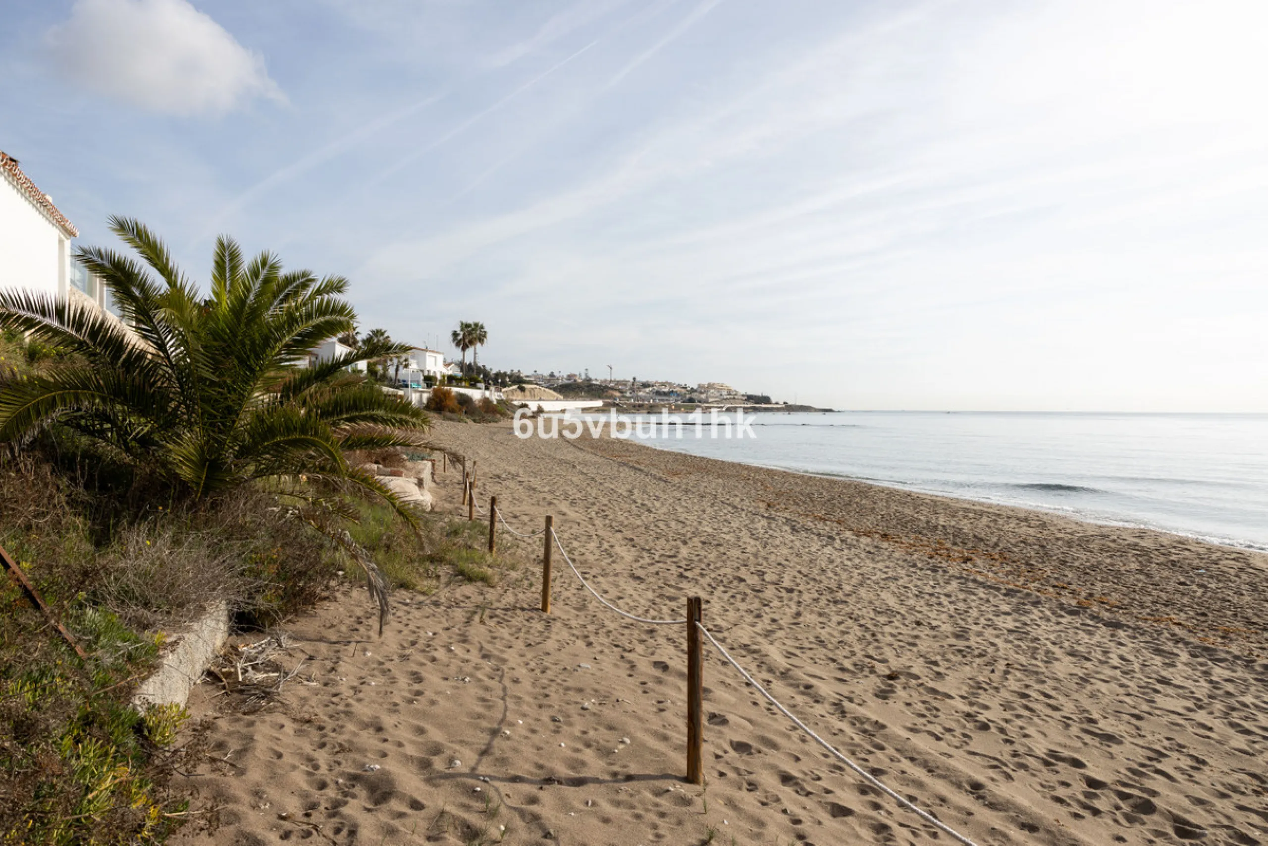 House - Detached Villa в продаже в Mijas, Málaga. В доме 4 спален и 4 ванных комнат. Площадь дома 315 м². Площадь участка 577 м²