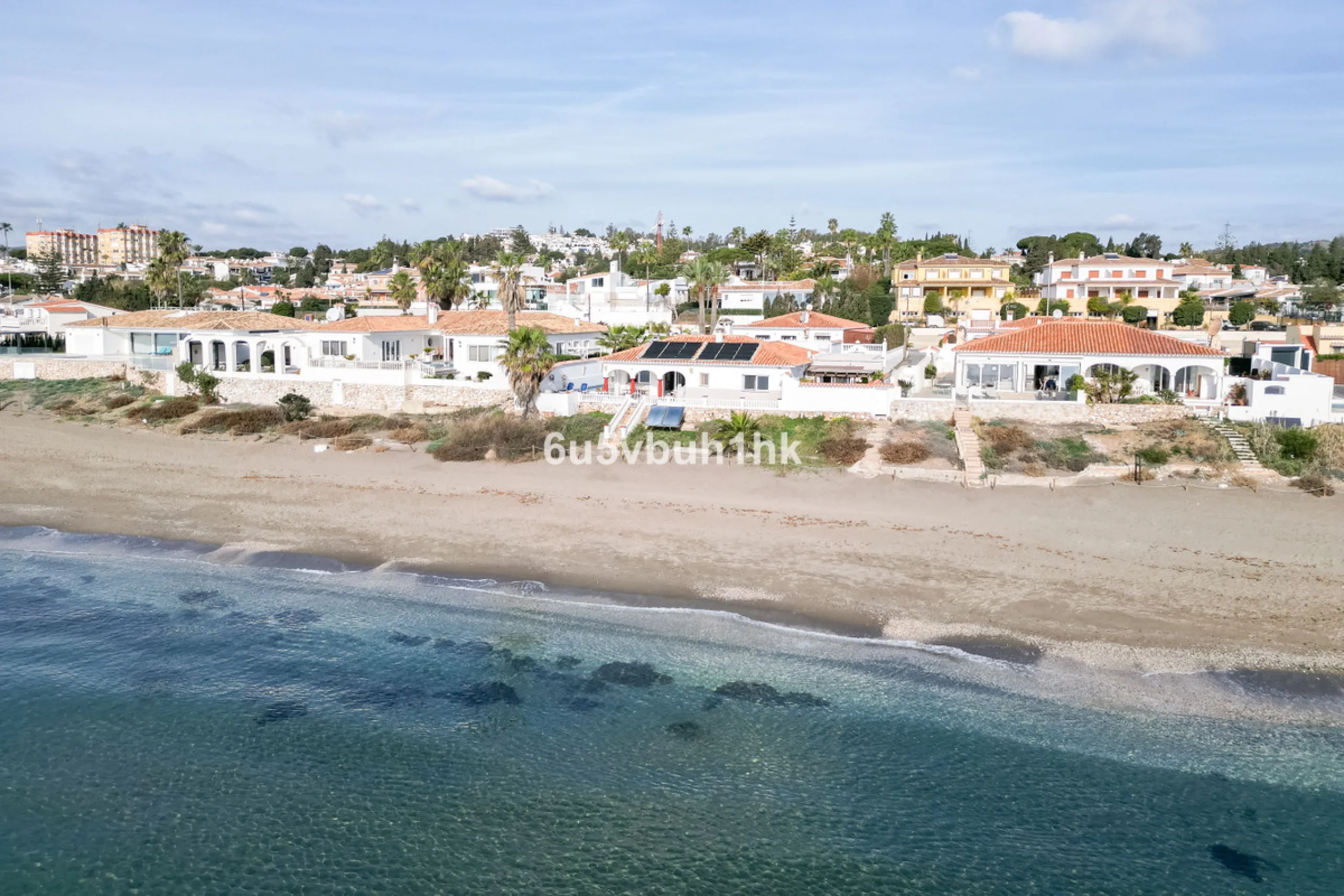 House - Detached Villa в продаже в Mijas, Málaga. В доме 4 спален и 4 ванных комнат. Площадь дома 315 м². Площадь участка 577 м²