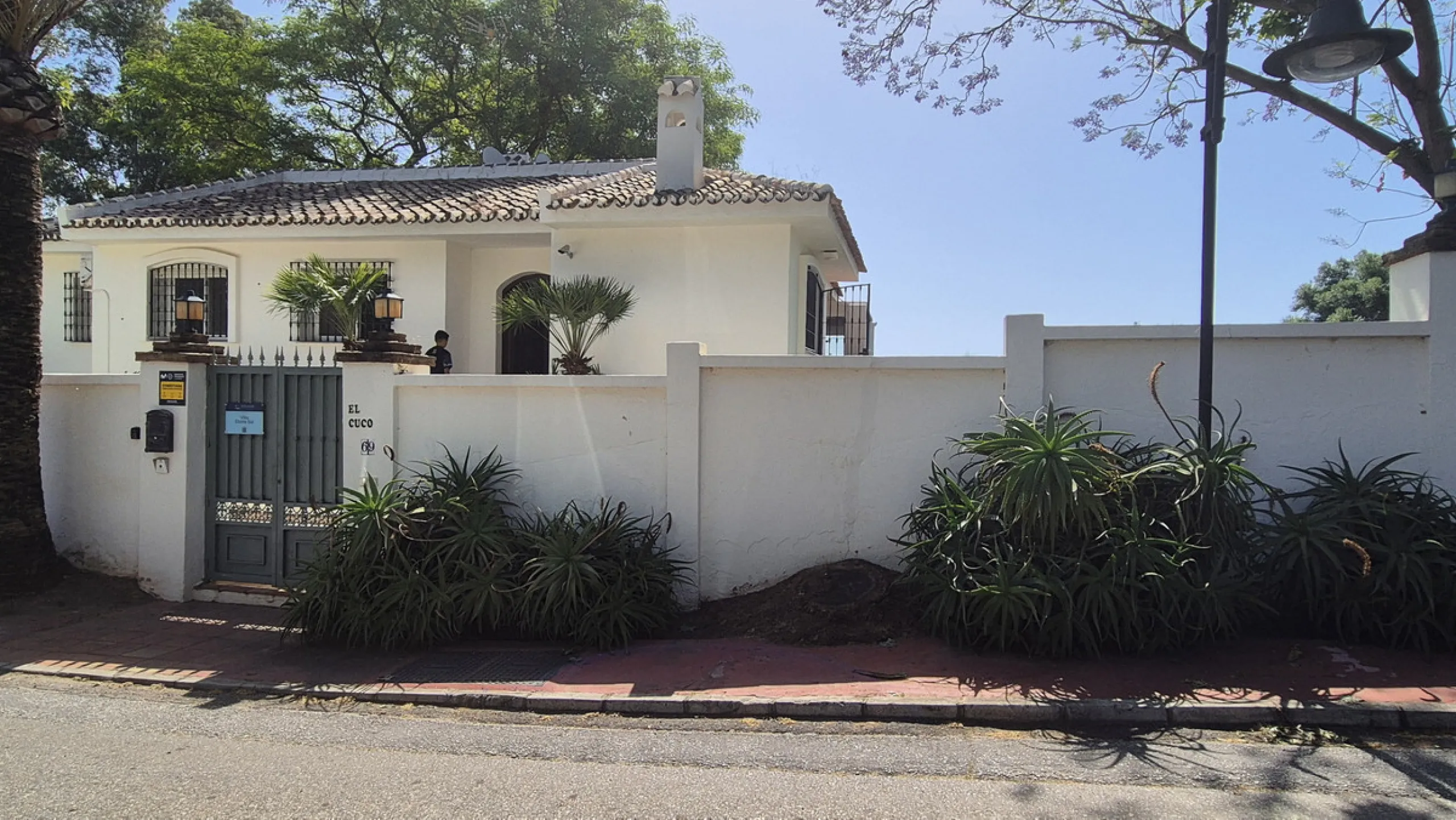 House - Detached Villa в продаже в Marbella, Málaga. В доме 5 спален и 3 ванных комнат. Площадь дома 295 м². Площадь участка 1000 м²