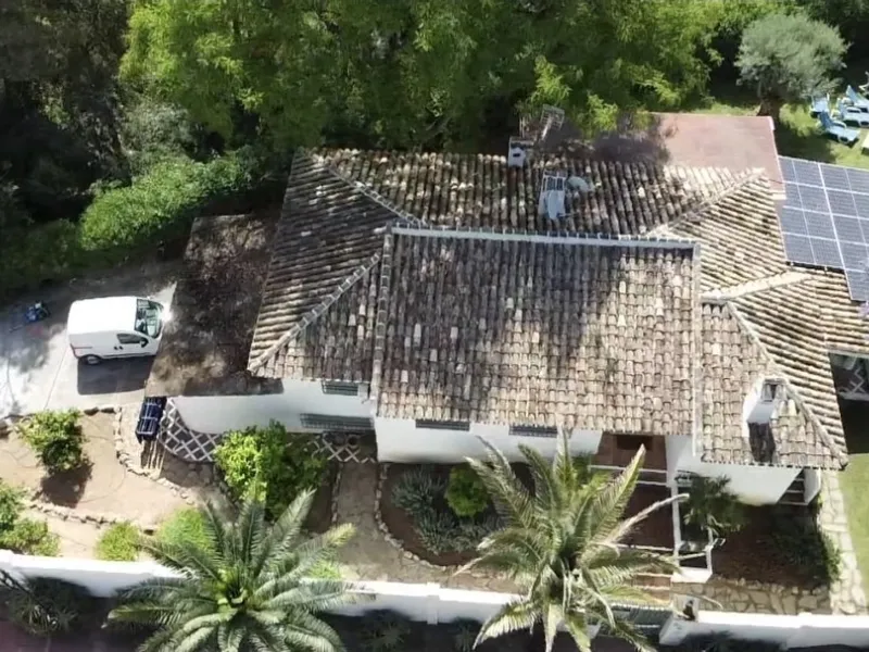 House - Detached Villa в продаже в Marbella, Málaga. В доме 5 спален и 3 ванных комнат. Площадь дома 295 м². Площадь участка 1000 м²