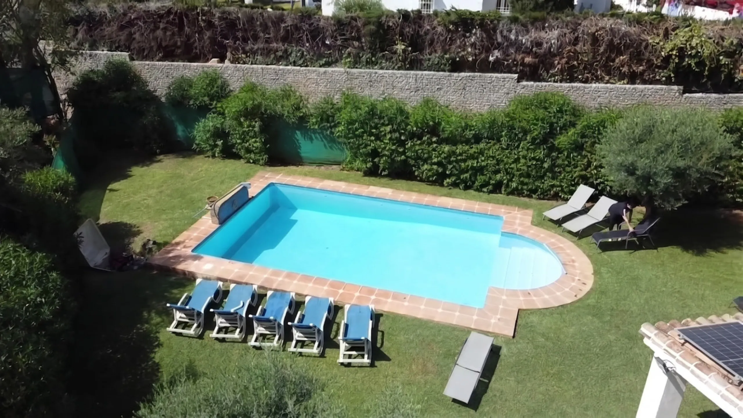House - Detached Villa в продаже в Marbella, Málaga. В доме 5 спален и 3 ванных комнат. Площадь дома 295 м². Площадь участка 1000 м²