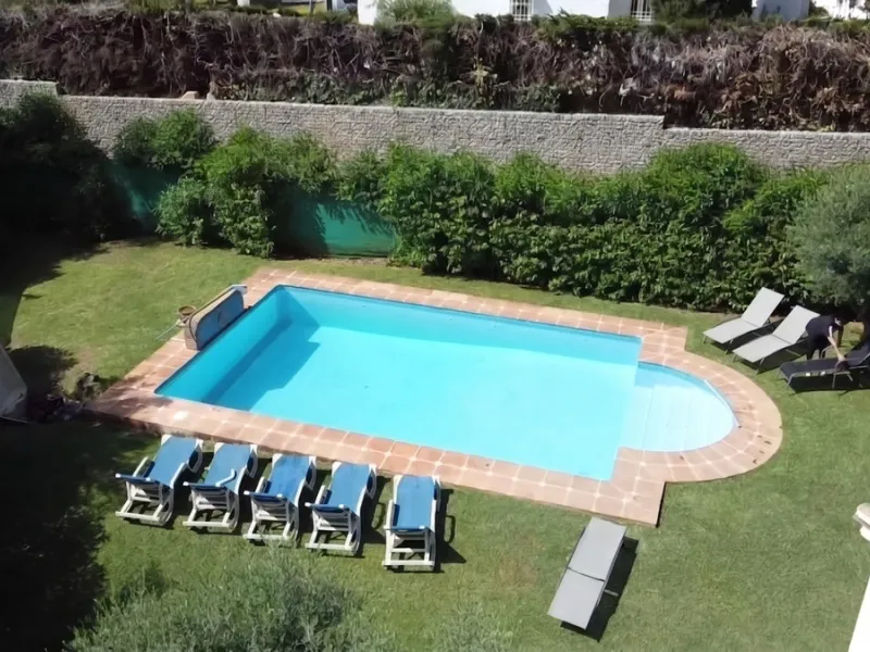 House - Detached Villa в продаже в Marbella, Málaga. В доме 5 спален и 3 ванных комнат. Площадь дома 295 м². Площадь участка 1000 м²