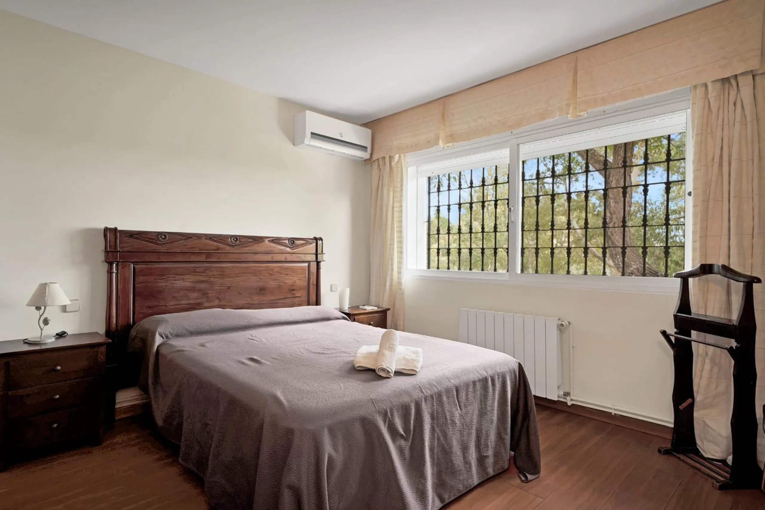 House - Detached Villa в продаже в Marbella, Málaga. В доме 5 спален и 3 ванных комнат. Площадь дома 295 м². Площадь участка 1000 м²