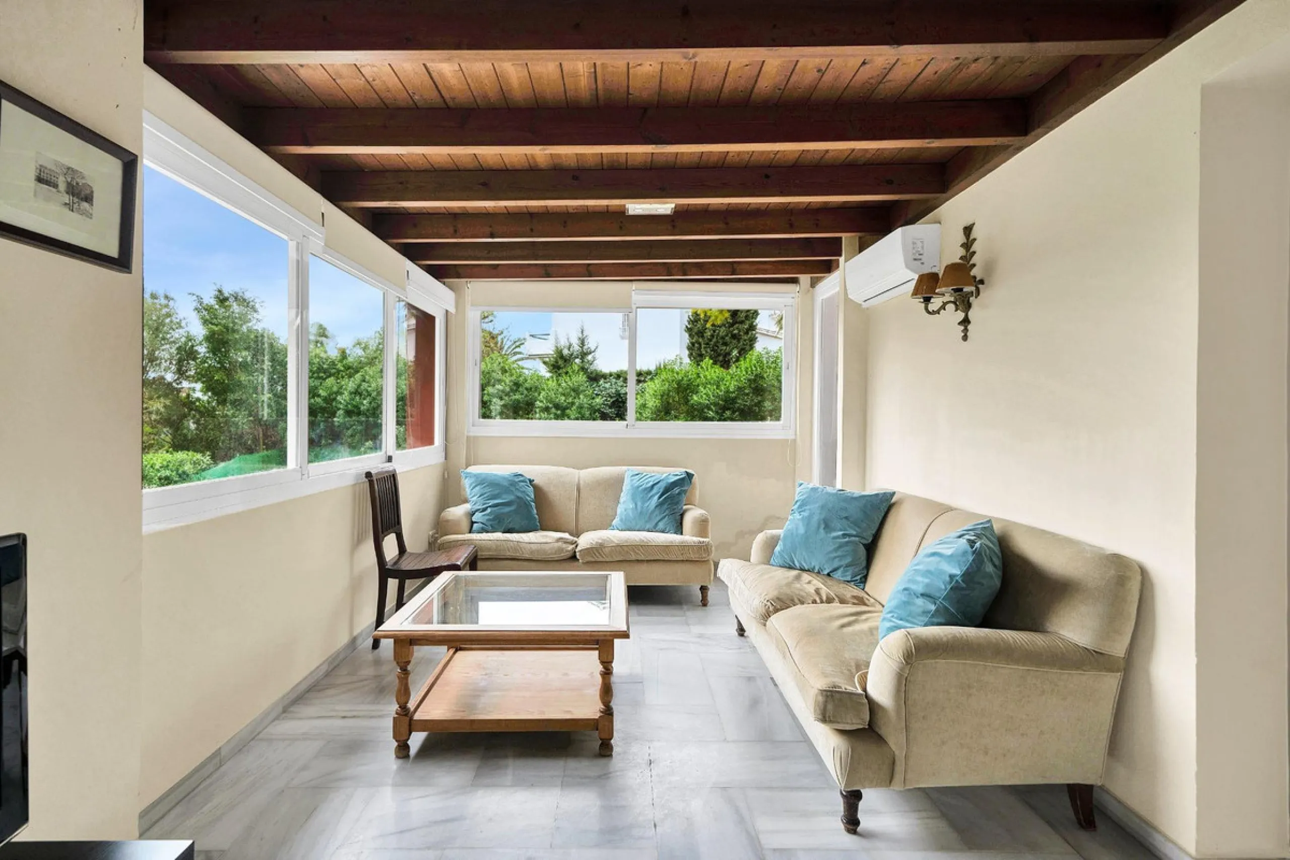 House - Detached Villa в продаже в Marbella, Málaga. В доме 5 спален и 3 ванных комнат. Площадь дома 295 м². Площадь участка 1000 м²