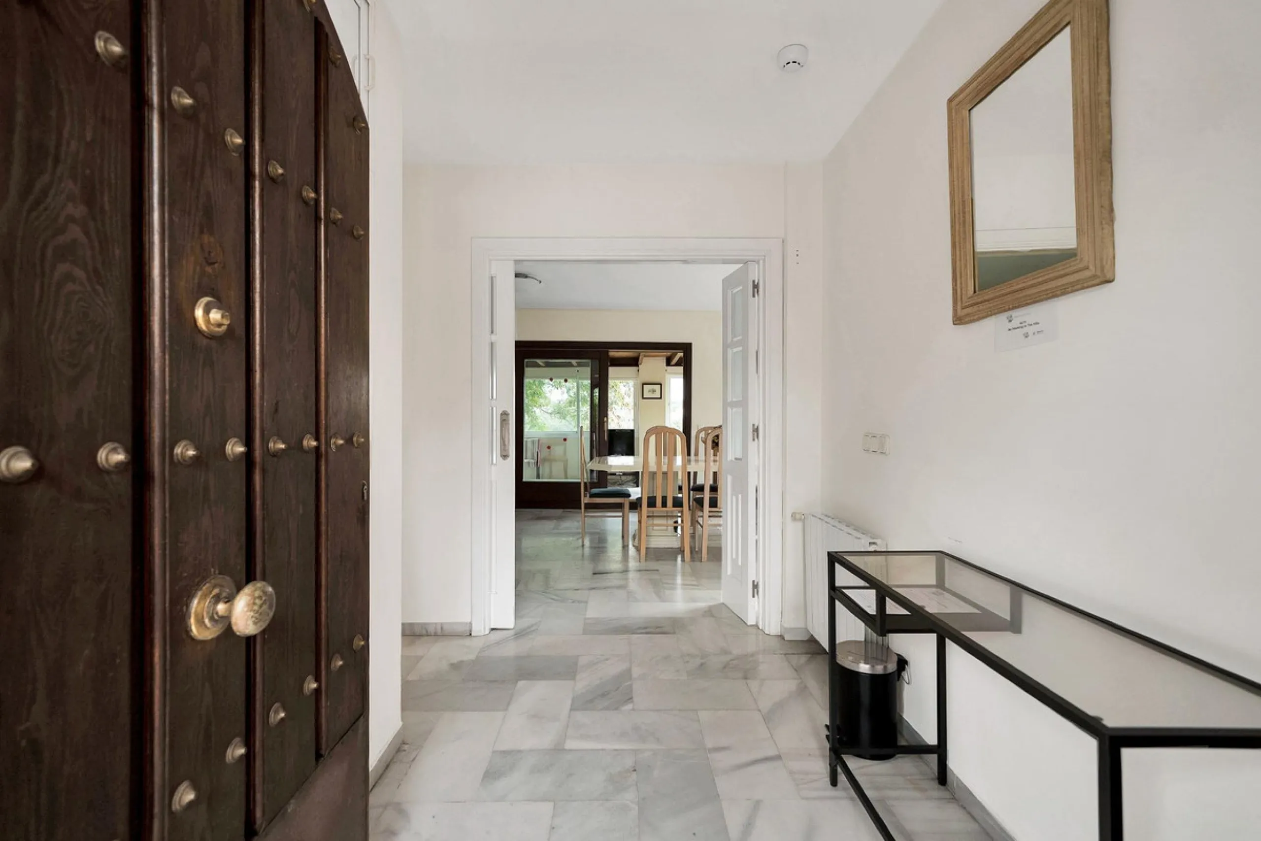 House - Detached Villa в продаже в Marbella, Málaga. В доме 5 спален и 3 ванных комнат. Площадь дома 295 м². Площадь участка 1000 м²