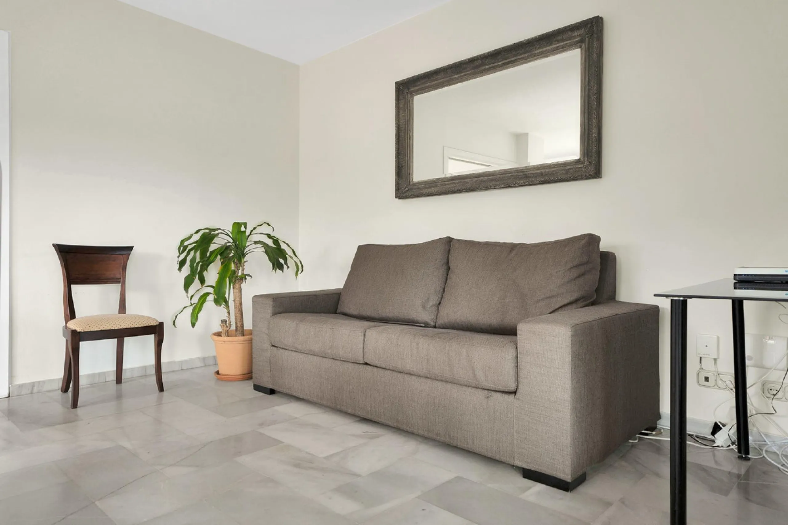 House - Detached Villa в продаже в Marbella, Málaga. В доме 5 спален и 3 ванных комнат. Площадь дома 295 м². Площадь участка 1000 м²