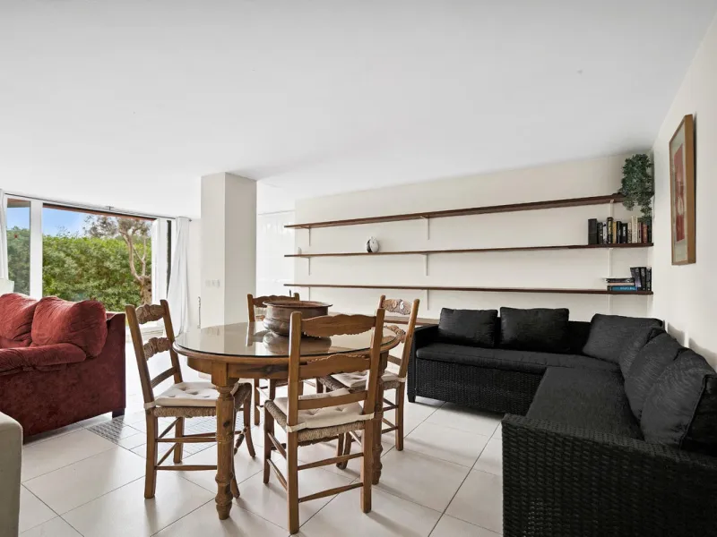 House - Detached Villa в продаже в Marbella, Málaga. В доме 5 спален и 3 ванных комнат. Площадь дома 295 м². Площадь участка 1000 м²