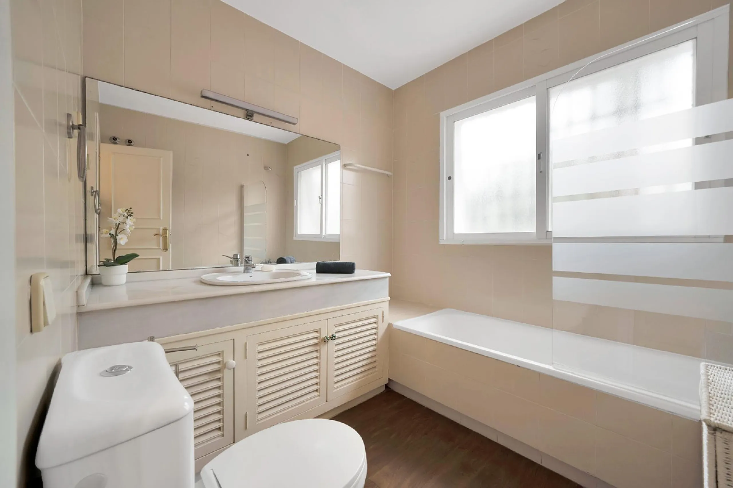 House - Detached Villa в продаже в Marbella, Málaga. В доме 5 спален и 3 ванных комнат. Площадь дома 295 м². Площадь участка 1000 м²