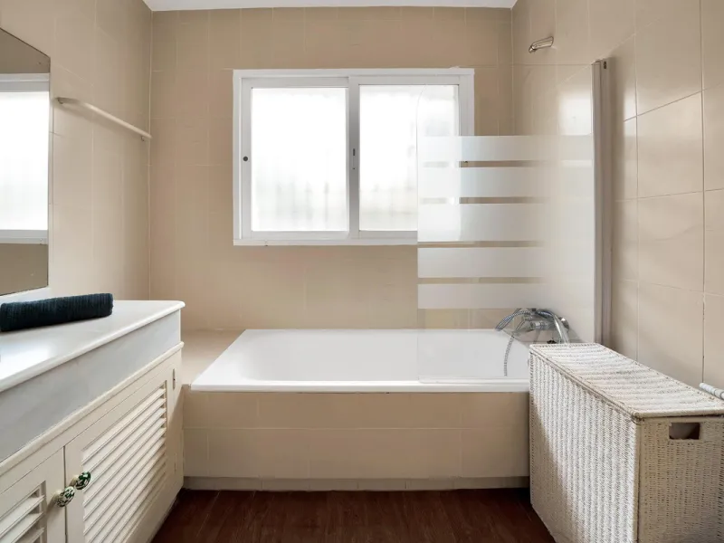House - Detached Villa в продаже в Marbella, Málaga. В доме 5 спален и 3 ванных комнат. Площадь дома 295 м². Площадь участка 1000 м²