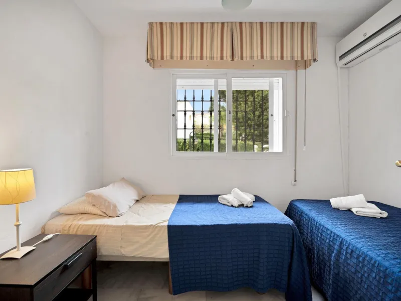 House - Detached Villa в продаже в Marbella, Málaga. В доме 5 спален и 3 ванных комнат. Площадь дома 295 м². Площадь участка 1000 м²