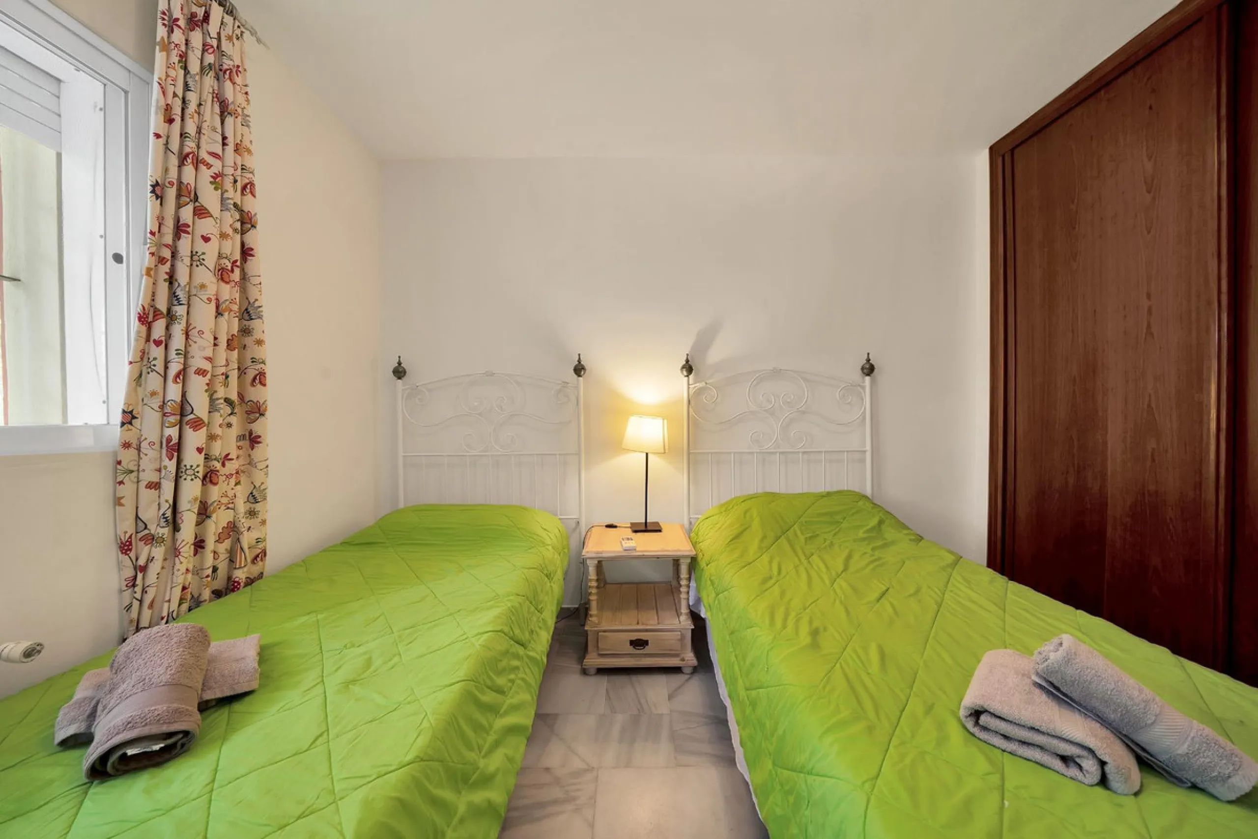 House - Detached Villa в продаже в Marbella, Málaga. В доме 5 спален и 3 ванных комнат. Площадь дома 295 м². Площадь участка 1000 м²