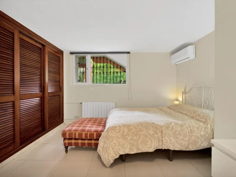 House - Detached Villa в продаже в Marbella, Málaga. В доме 5 спален и 3 ванных комнат. Площадь дома 295 м². Площадь участка 1000 м²
