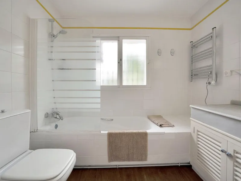 House - Detached Villa в продаже в Marbella, Málaga. В доме 5 спален и 3 ванных комнат. Площадь дома 295 м². Площадь участка 1000 м²