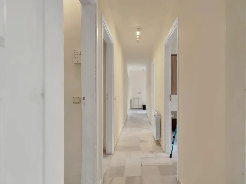 House - Detached Villa в продаже в Marbella, Málaga. В доме 5 спален и 3 ванных комнат. Площадь дома 295 м². Площадь участка 1000 м²