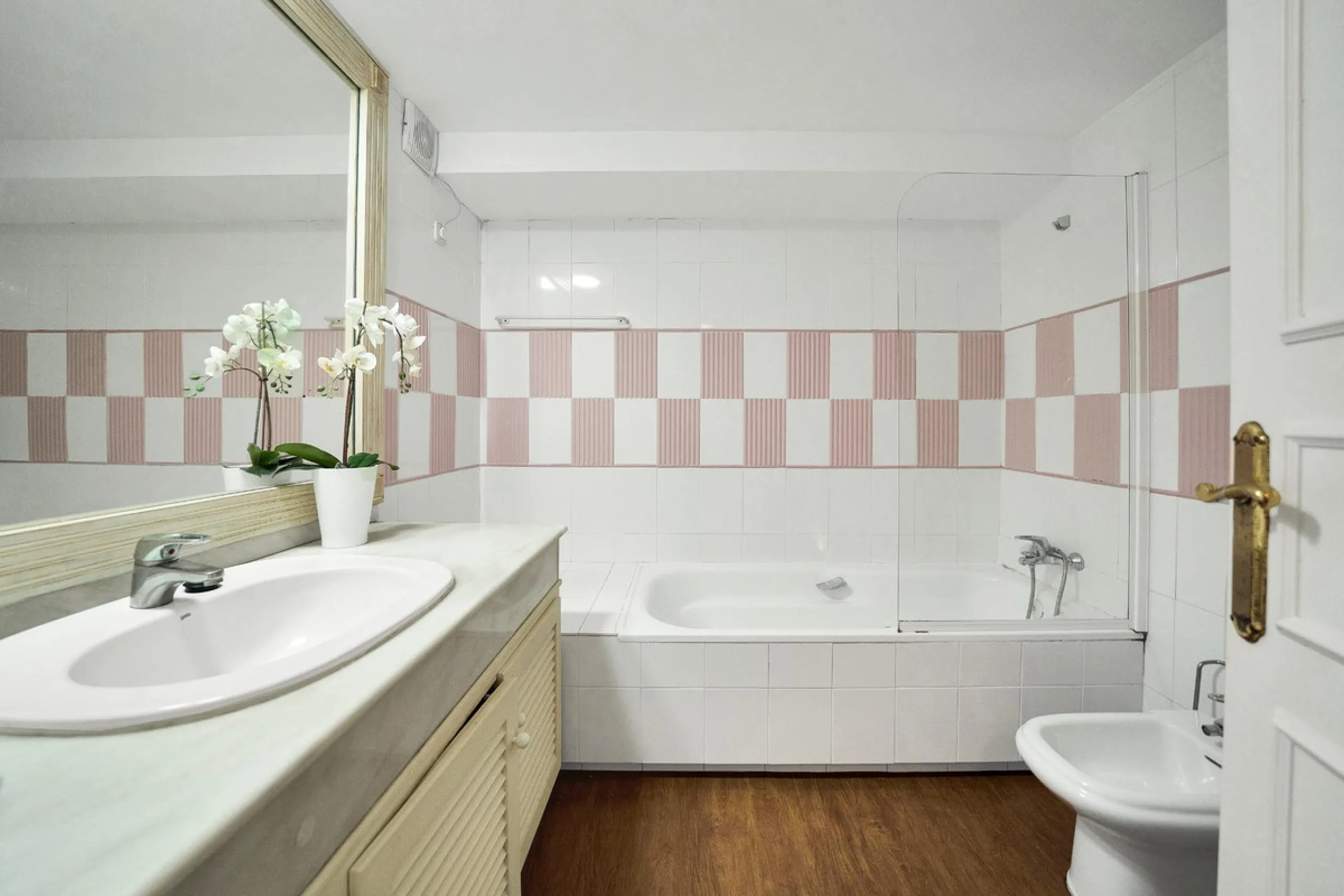 House - Detached Villa в продаже в Marbella, Málaga. В доме 5 спален и 3 ванных комнат. Площадь дома 295 м². Площадь участка 1000 м²