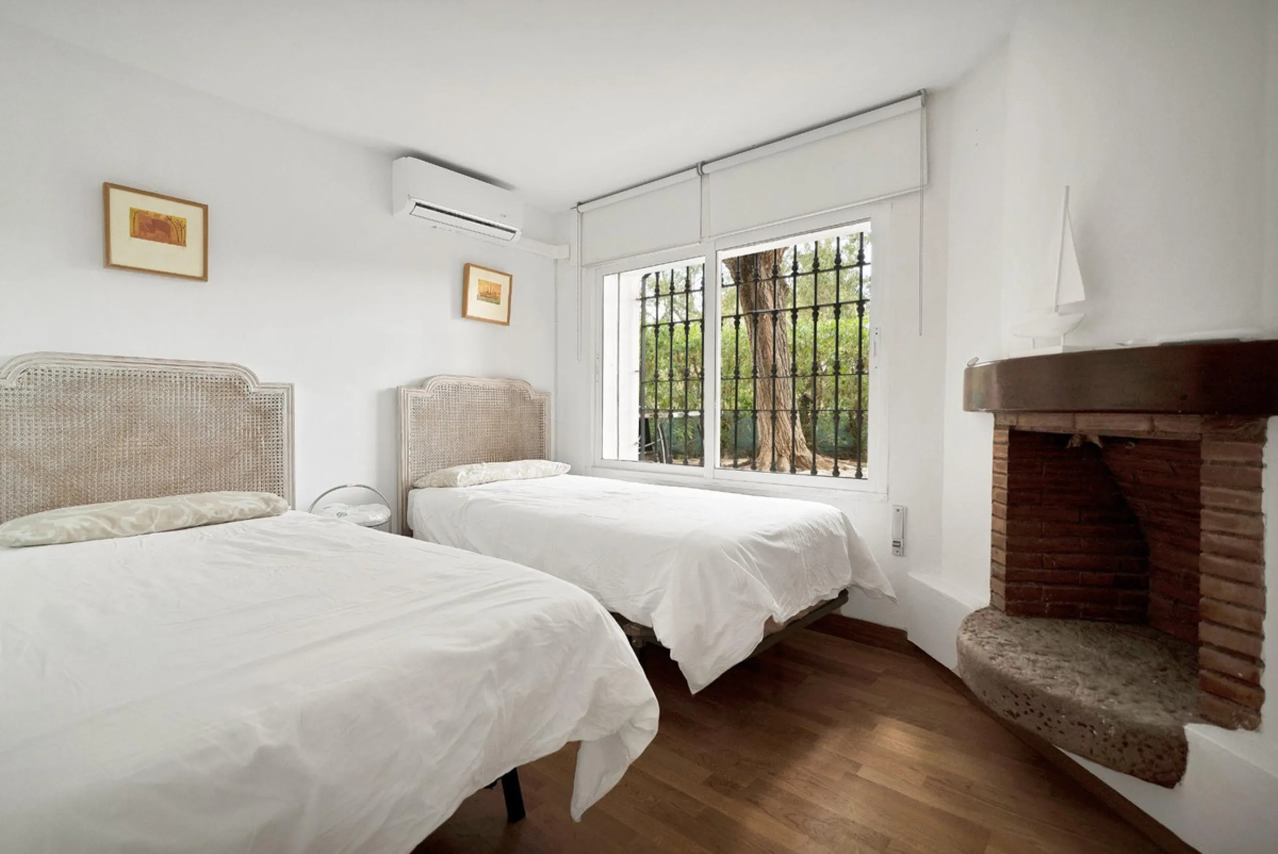 House - Detached Villa в продаже в Marbella, Málaga. В доме 5 спален и 3 ванных комнат. Площадь дома 295 м². Площадь участка 1000 м²
