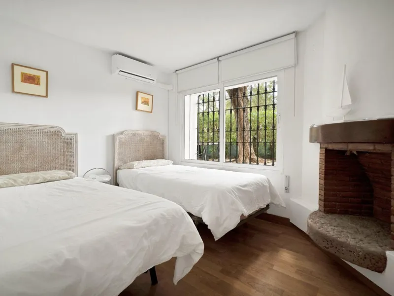 House - Detached Villa в продаже в Marbella, Málaga. В доме 5 спален и 3 ванных комнат. Площадь дома 295 м². Площадь участка 1000 м²