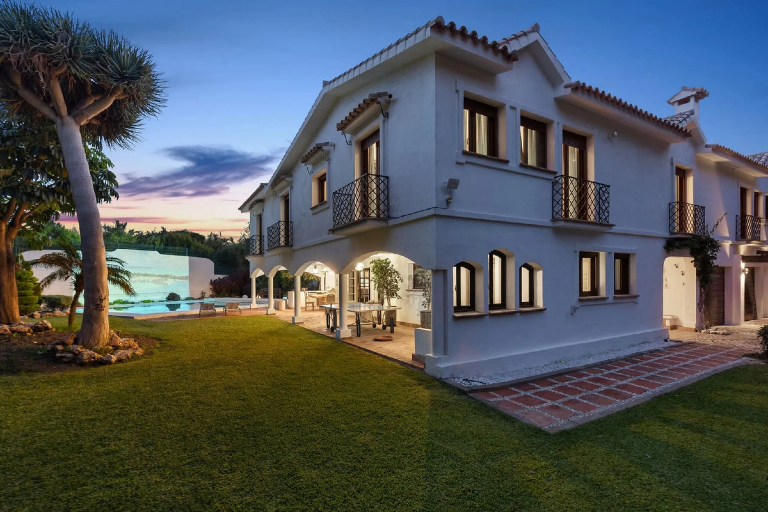 UNIQUE LOCATION- EXCELLENT INVESTMENT