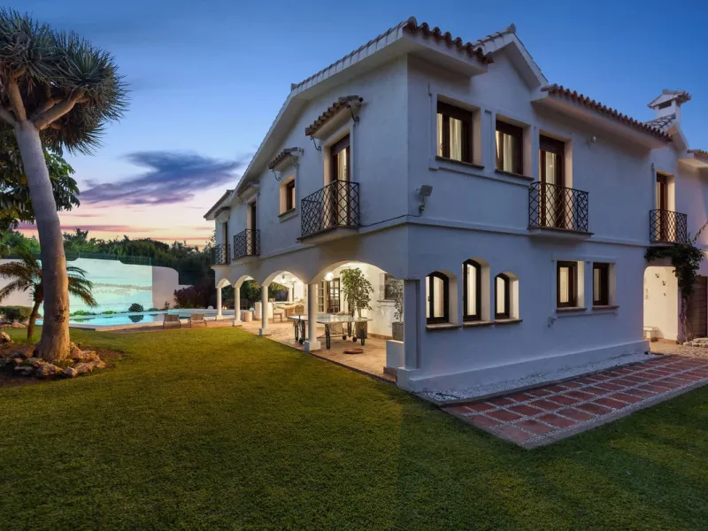 UNIQUE LOCATION- EXCELLENT INVESTMENT