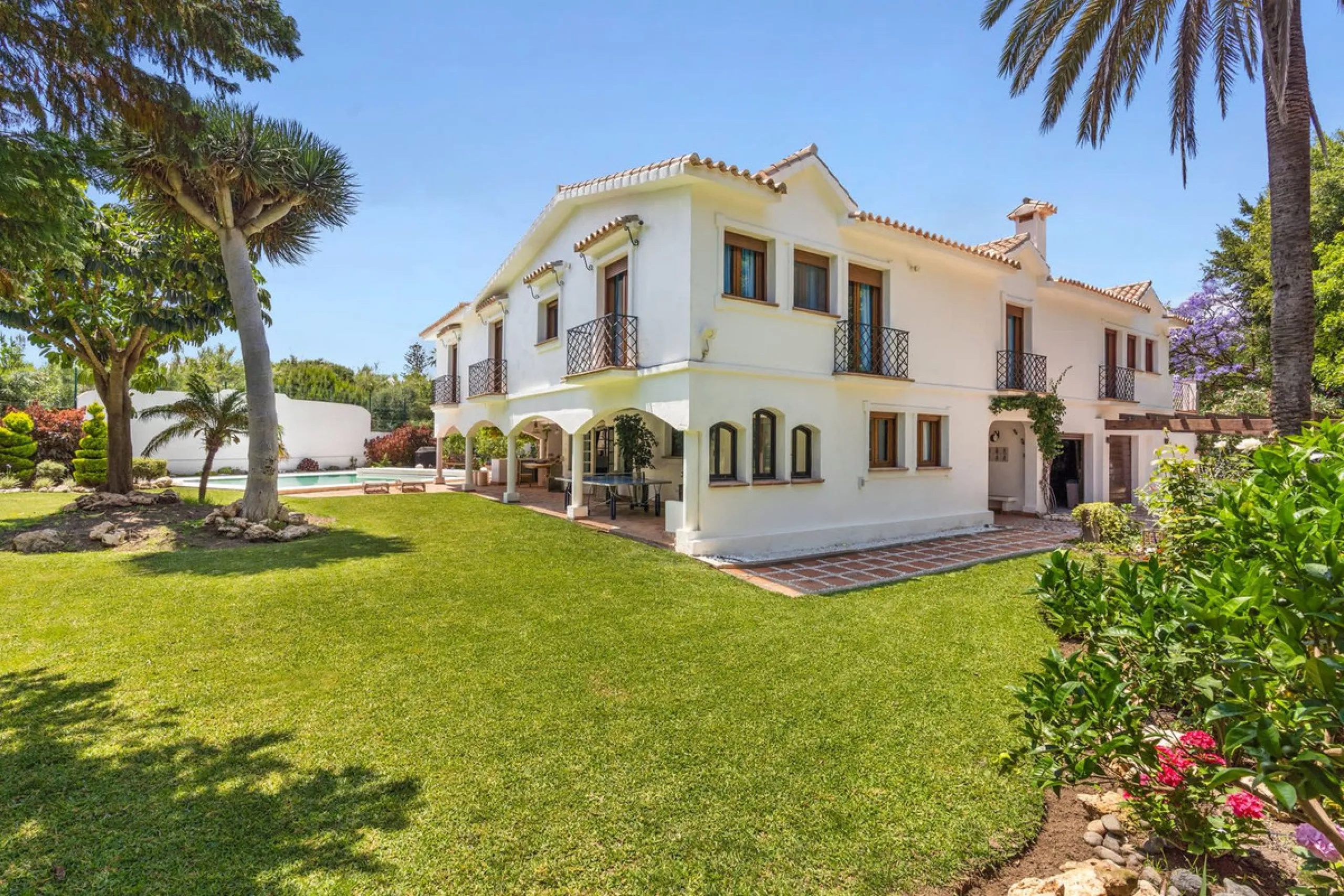 UNIQUE LOCATION- EXCELLENT INVESTMENT