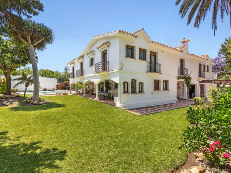 UNIQUE LOCATION- EXCELLENT INVESTMENT