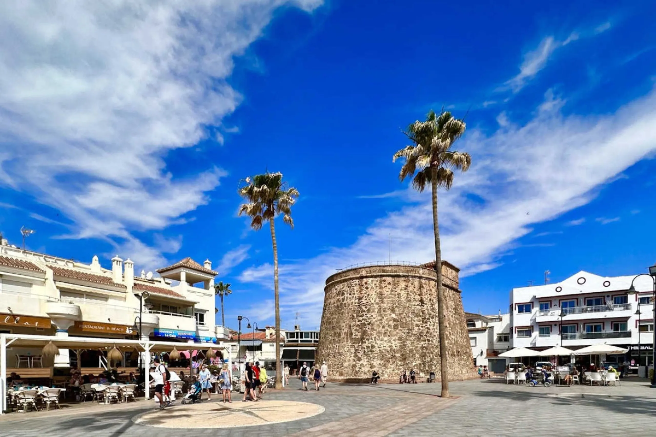 Exclusive modern apartment in Azalea Jardinana in La Cala with panoramic views of the sea and the whole of La Cala.
