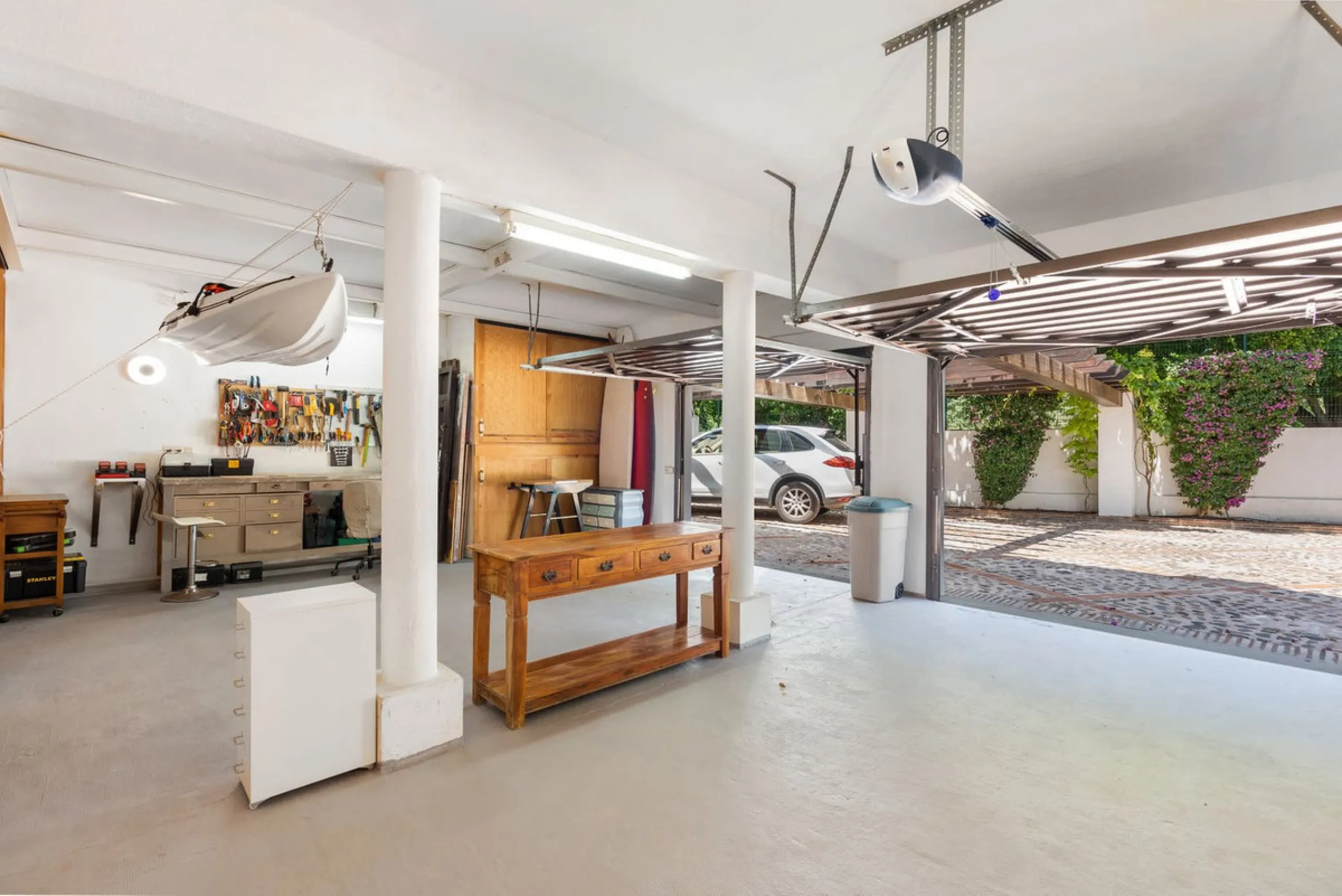 UNIQUE LOCATION- EXCELLENT INVESTMENT