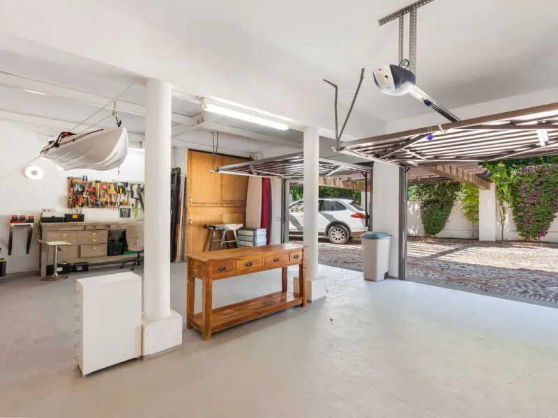 UNIQUE LOCATION- EXCELLENT INVESTMENT