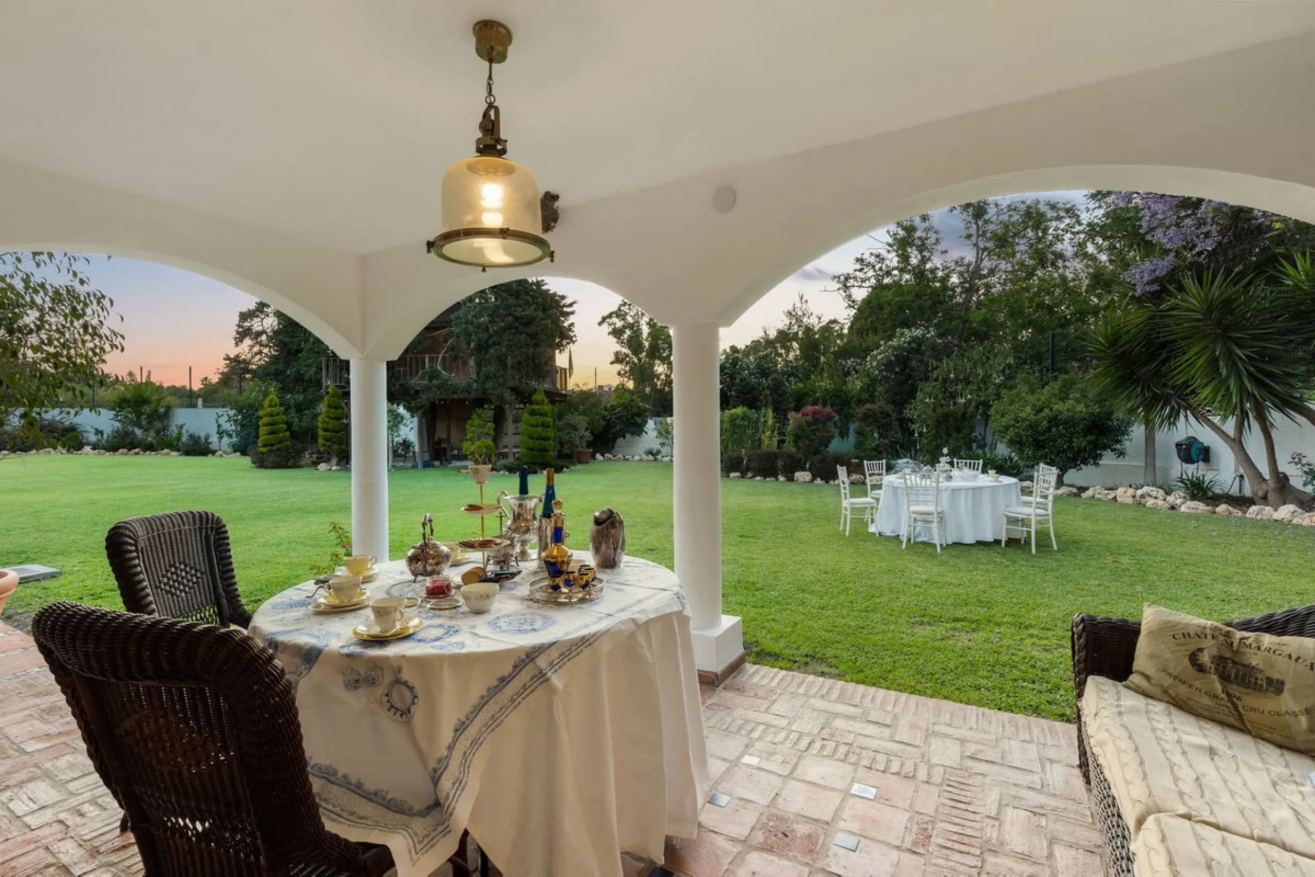 UNIQUE LOCATION- EXCELLENT INVESTMENT