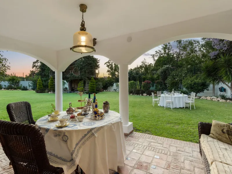UNIQUE LOCATION- EXCELLENT INVESTMENT