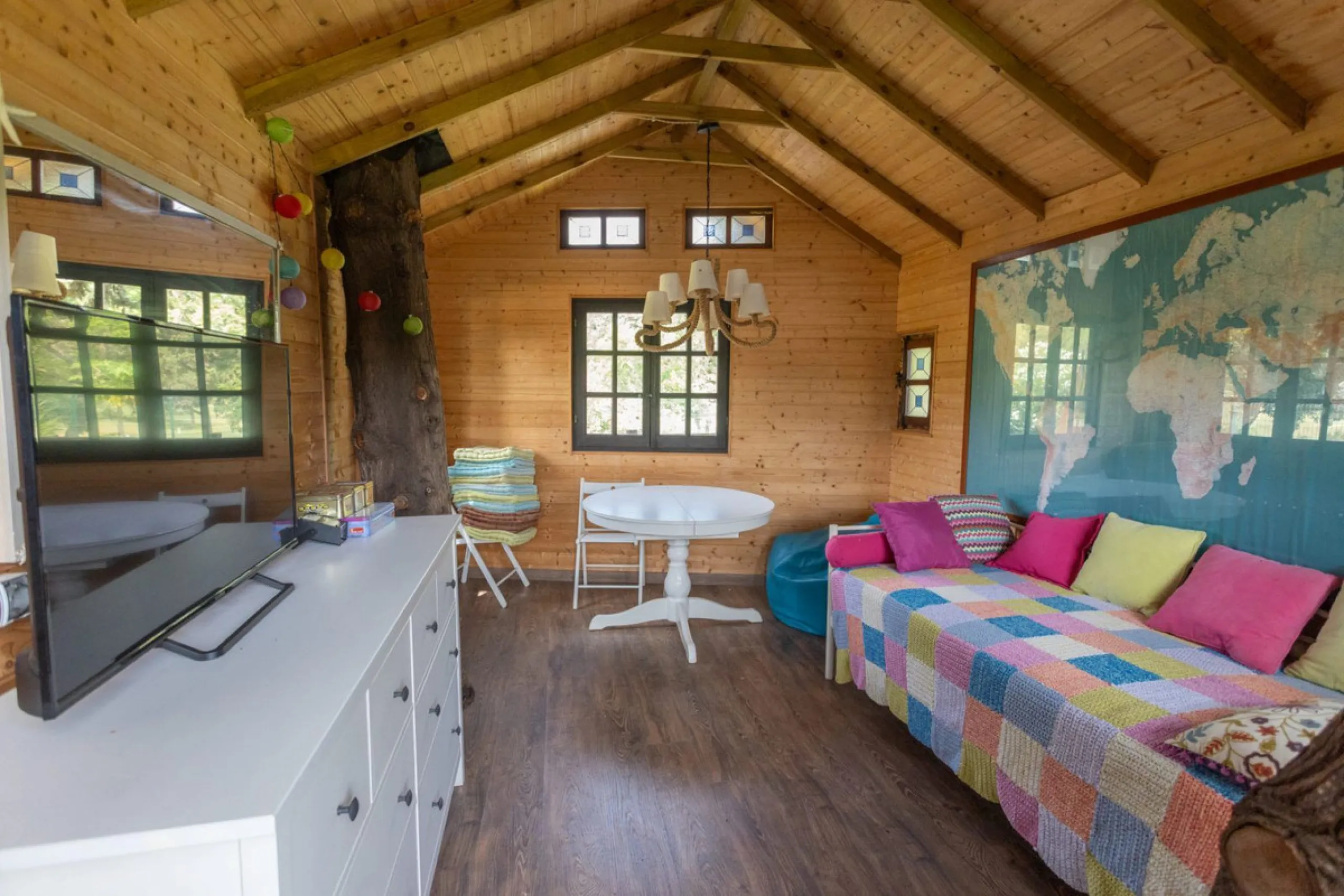 UNIQUE LOCATION- EXCELLENT INVESTMENT