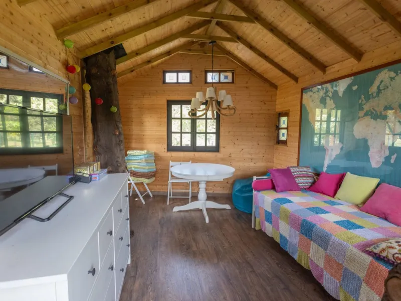 UNIQUE LOCATION- EXCELLENT INVESTMENT