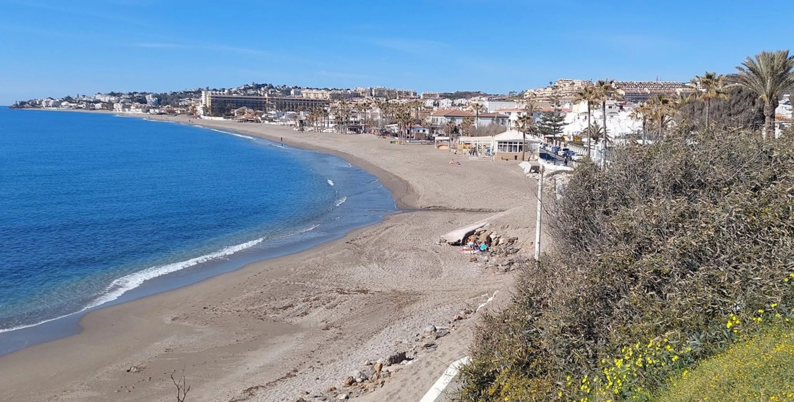 Exclusive modern apartment in Azalea Jardinana in La Cala with panoramic views of the sea and the whole of La Cala.