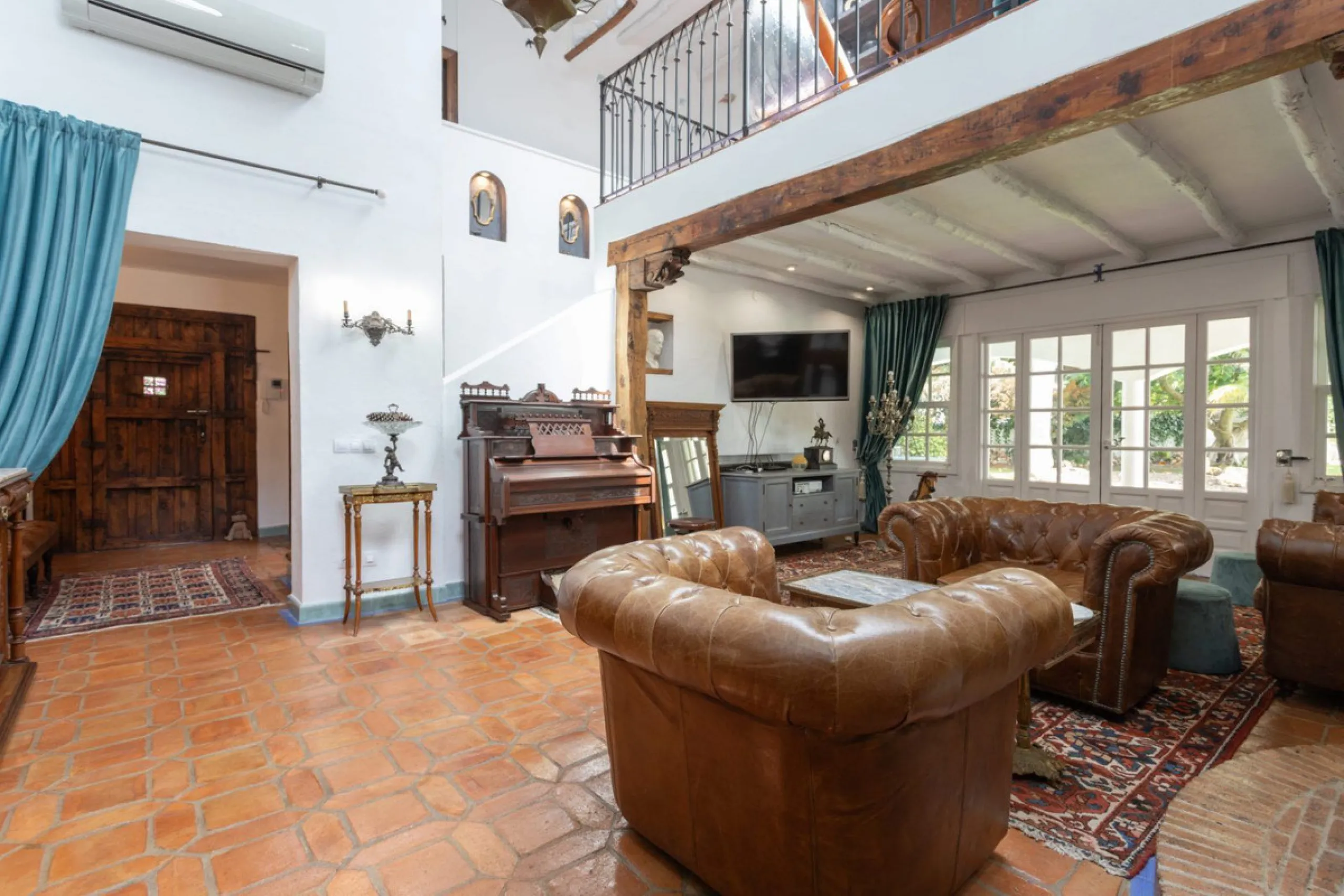 UNIQUE LOCATION- EXCELLENT INVESTMENT