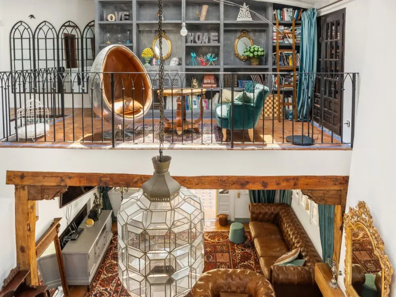 UNIQUE LOCATION- EXCELLENT INVESTMENT