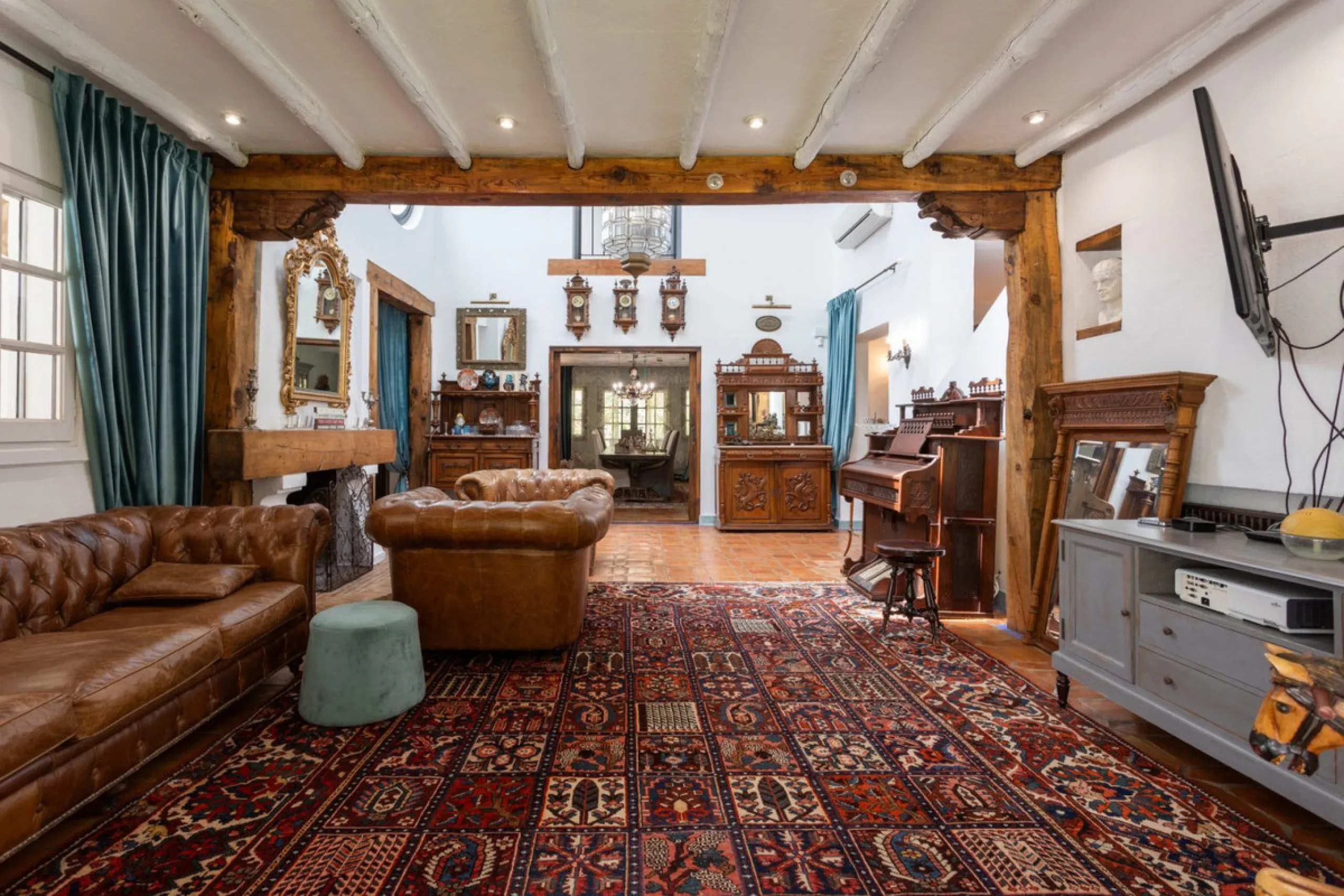 UNIQUE LOCATION- EXCELLENT INVESTMENT