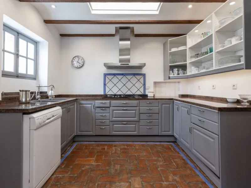 UNIQUE LOCATION- EXCELLENT INVESTMENT