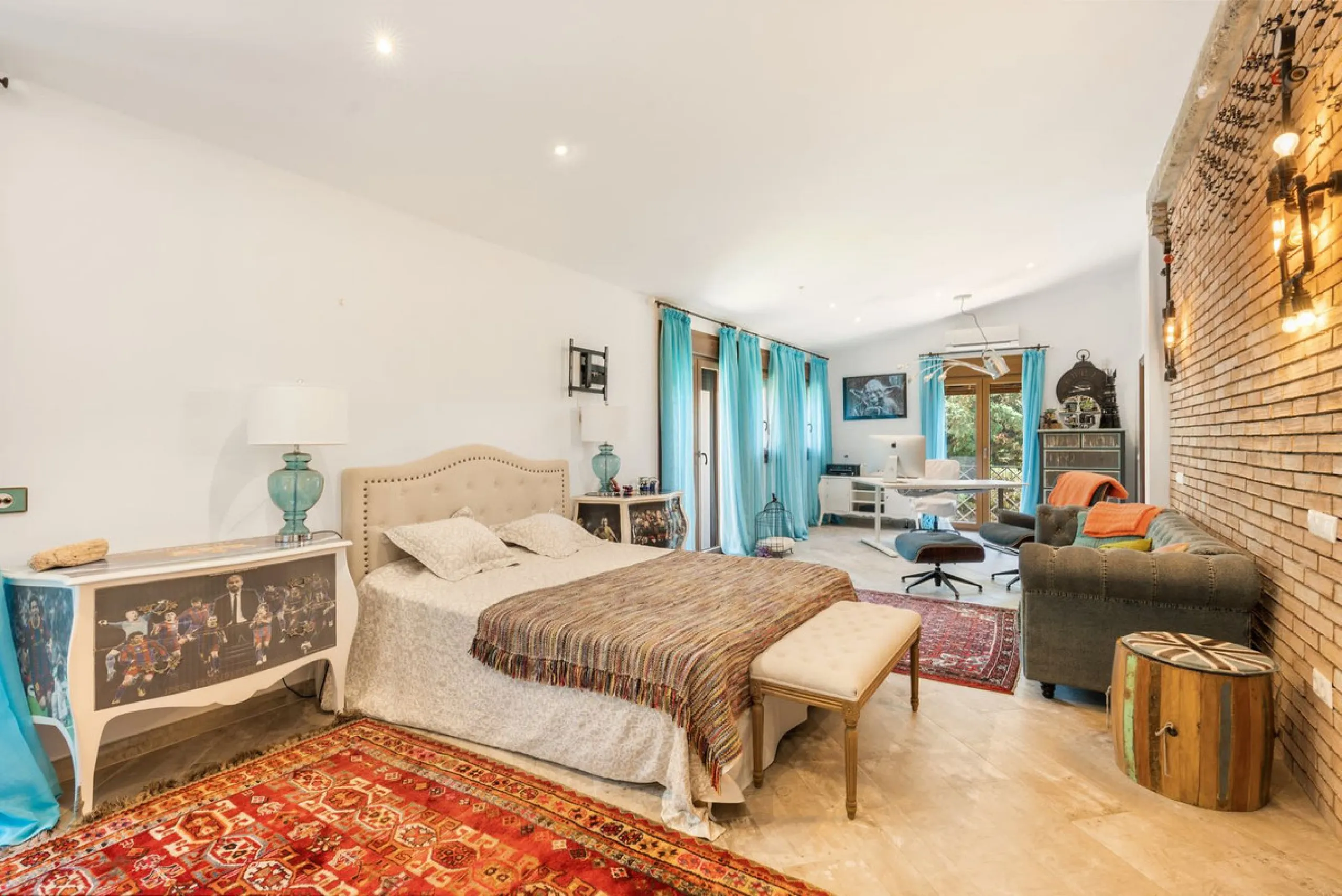 UNIQUE LOCATION- EXCELLENT INVESTMENT