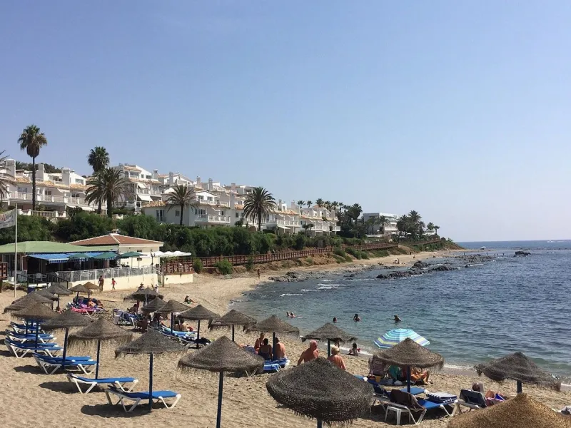 Exclusive modern apartment in Azalea Jardinana in La Cala with panoramic views of the sea and the whole of La Cala.