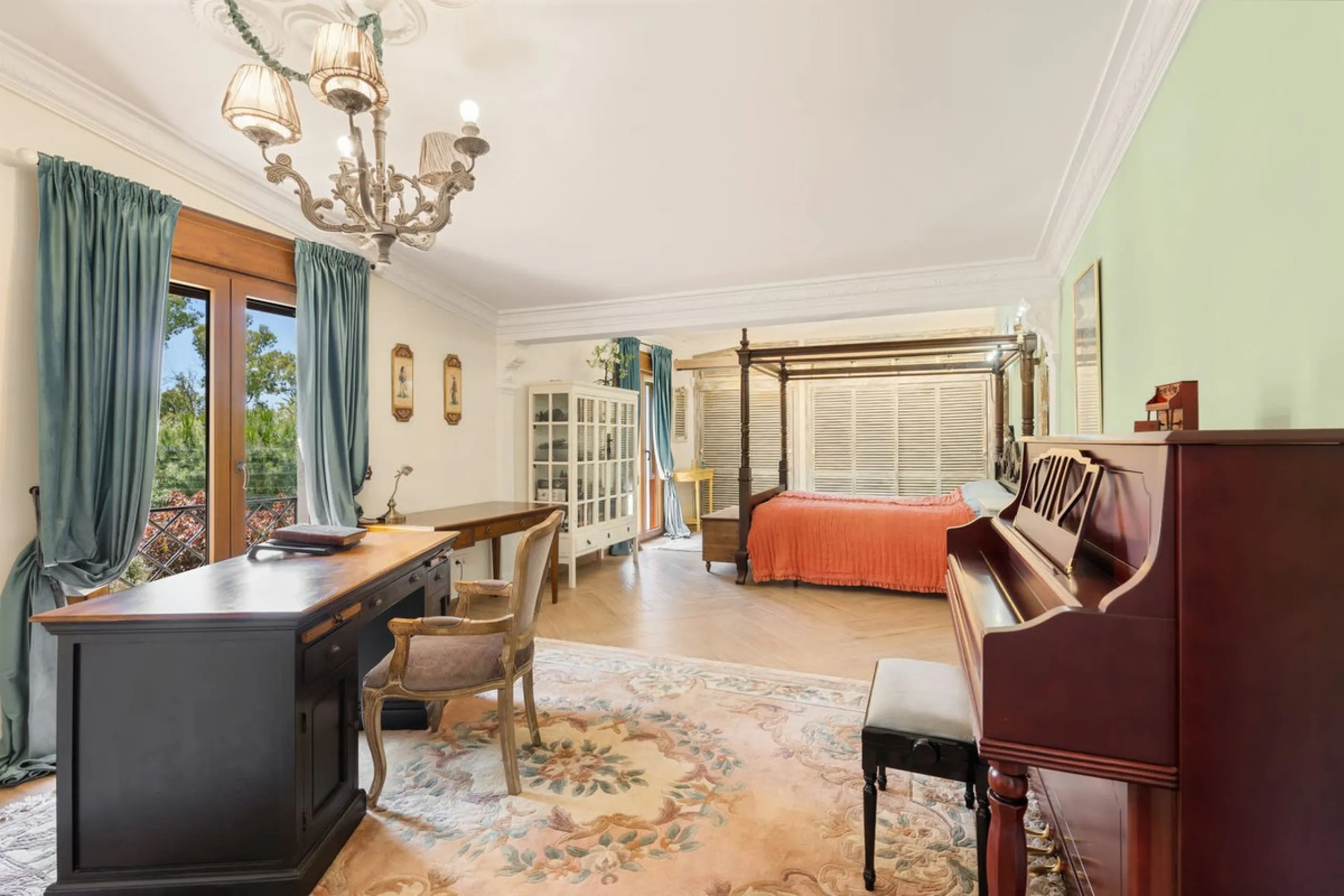 UNIQUE LOCATION- EXCELLENT INVESTMENT